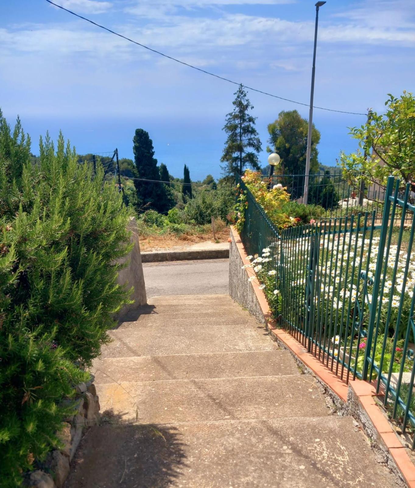 Dolci Risvegli Appartamento Vista Mare Ventimiglia Exterior foto